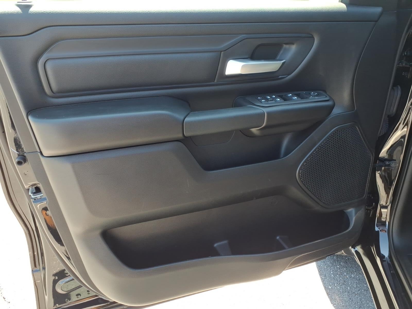 2025 RAM 1500 Tradesman Crew Cab 4x4 5'7" Box
