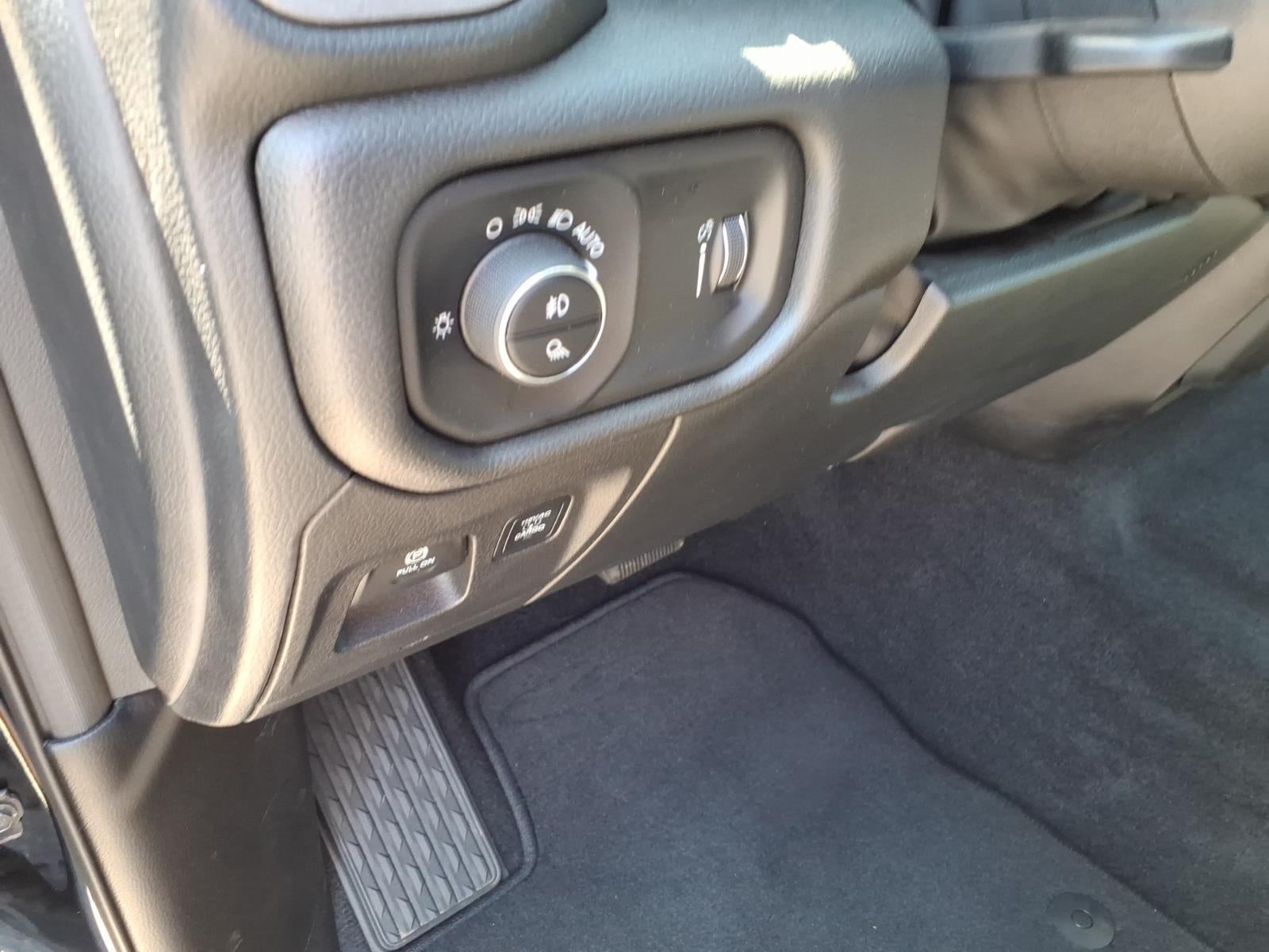 2025 RAM 1500 Tradesman Crew Cab 4x4 5'7" Box