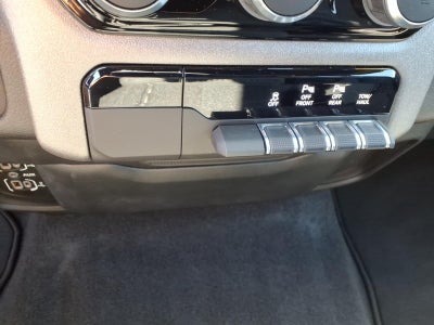 2025 RAM 1500 Tradesman Crew Cab 4x4 5'7" Box