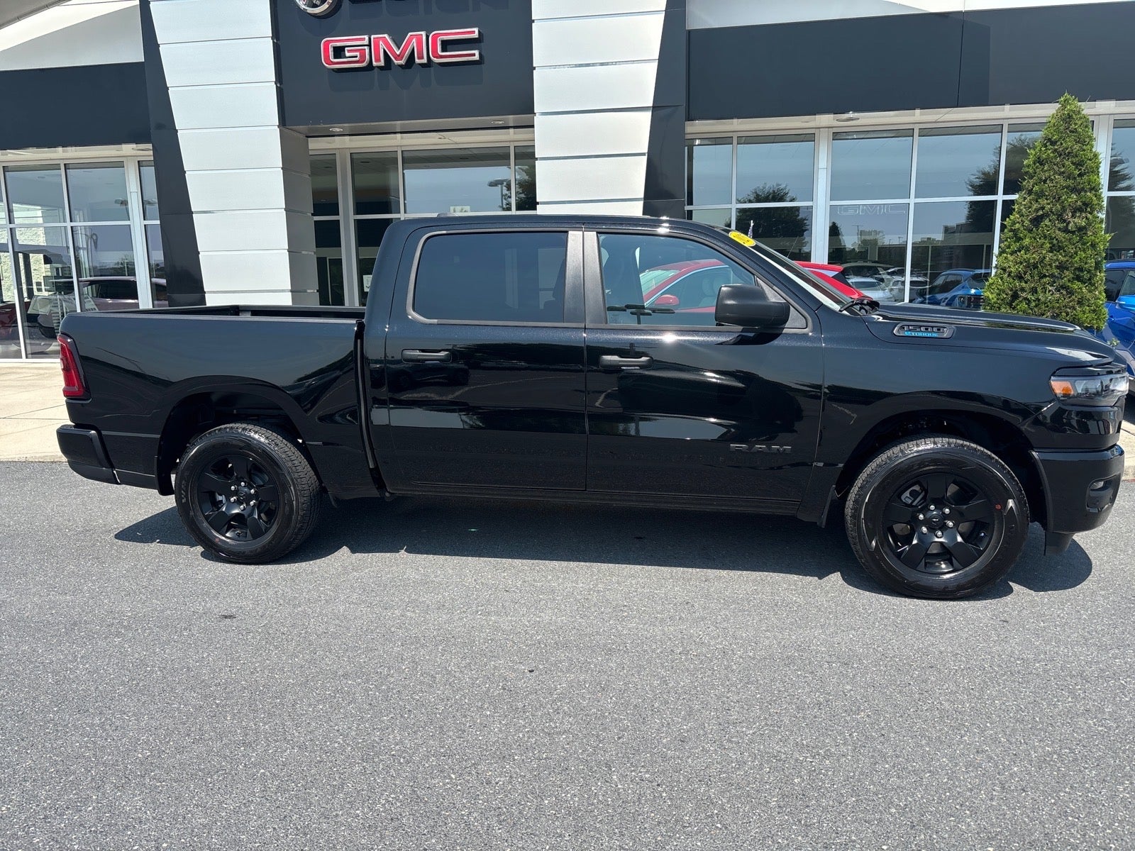 2025 RAM 1500 Tradesman Crew Cab 4x4 5'7" Box
