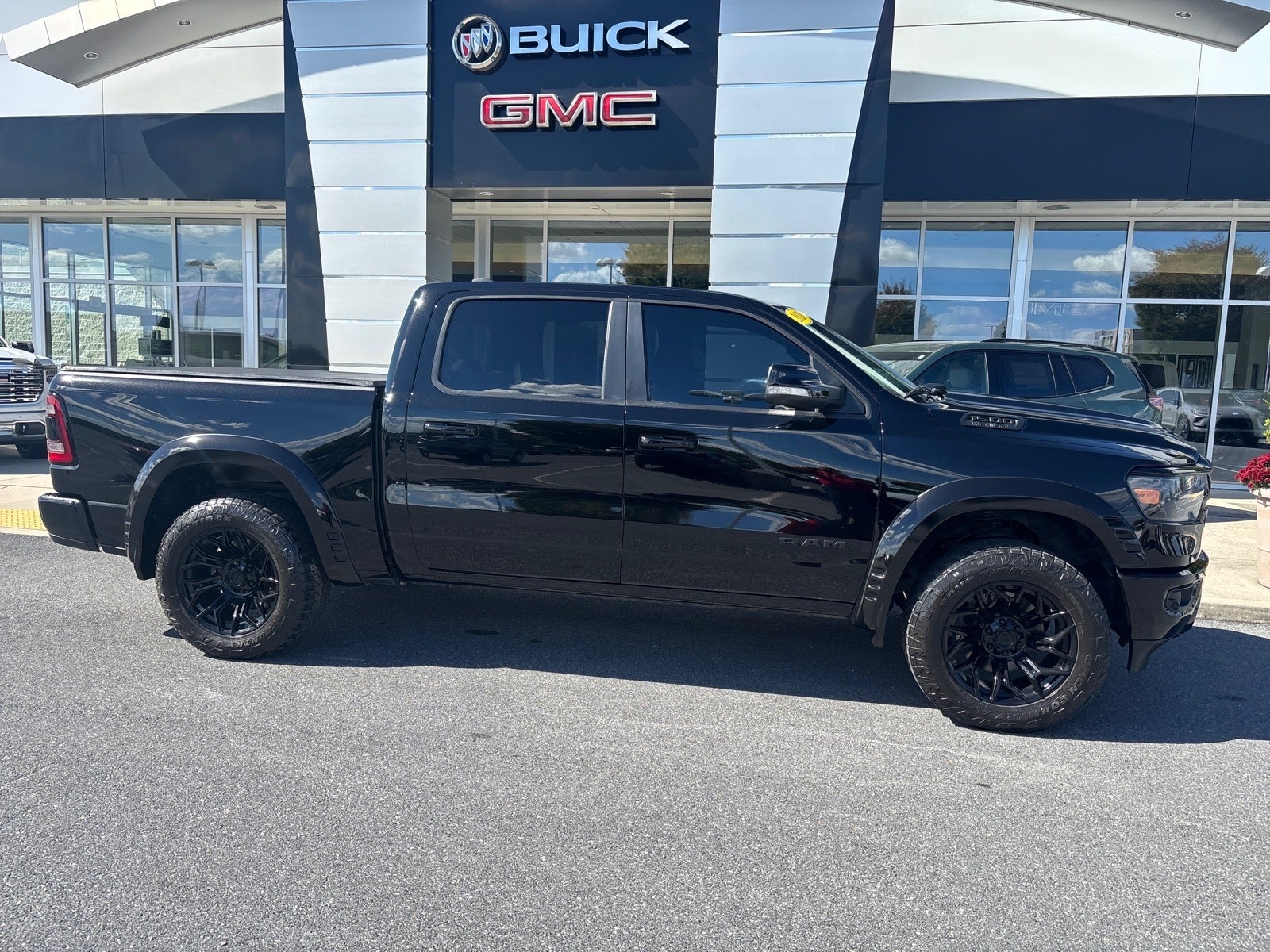 2020 RAM 1500 Big Horn Crew Cab 4x4 5'7" Box