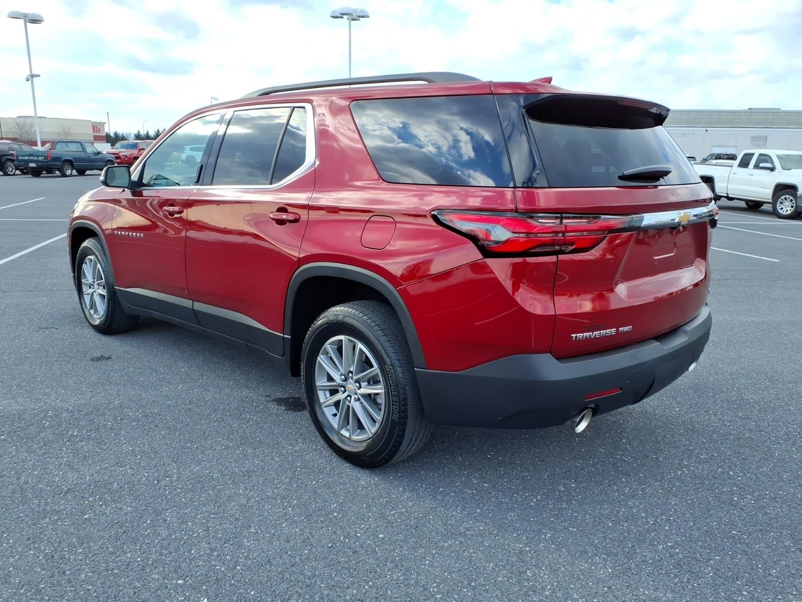 2023 Chevrolet Traverse LT Leather